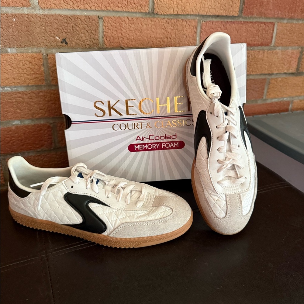 Skechers White and Black Hotshot court Athletic Shoes Sz 7.5